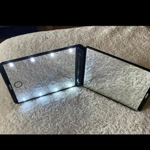portable makeup mirror with light